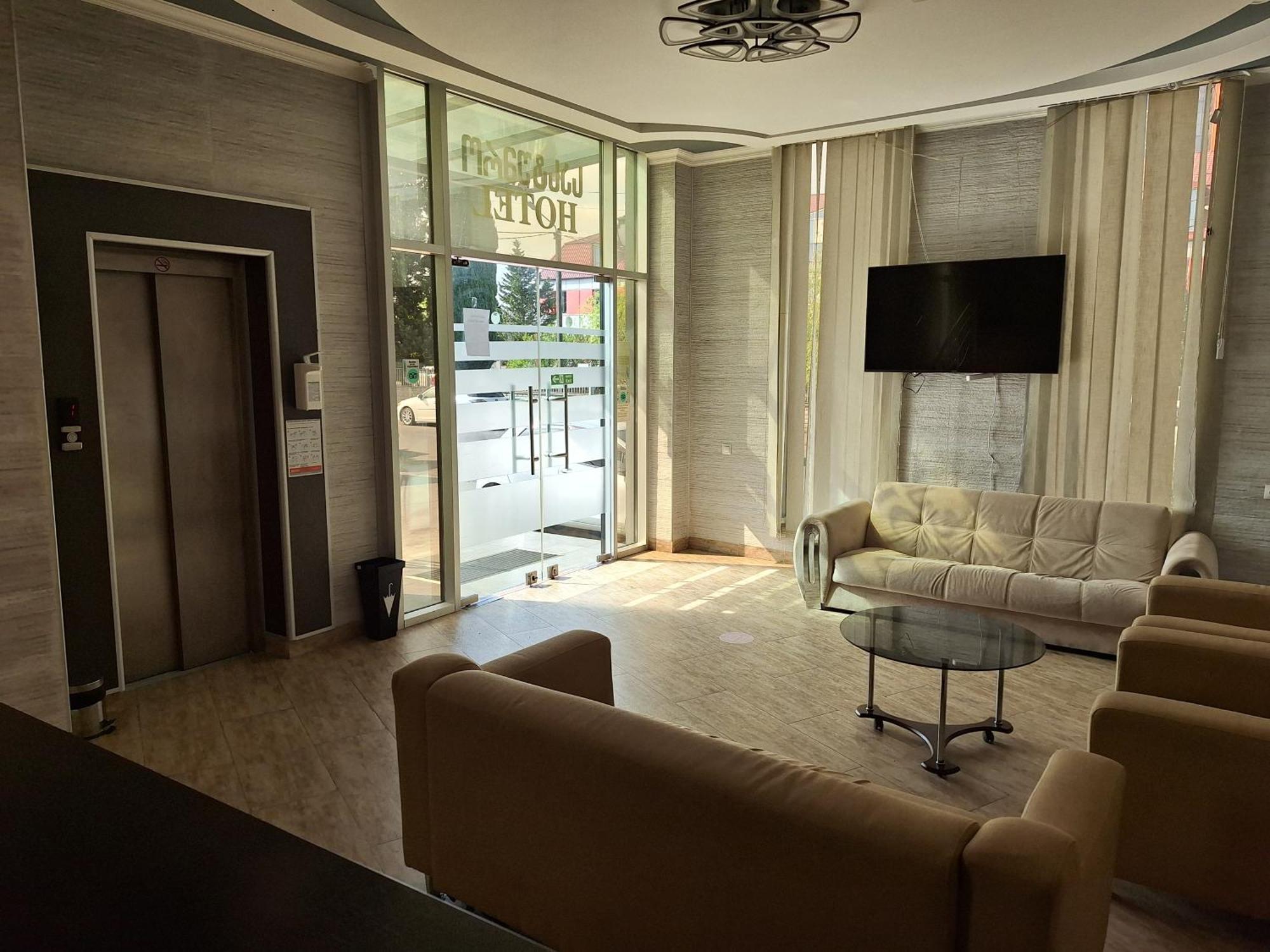 Hotel Georgian Kutaisi Exterior photo